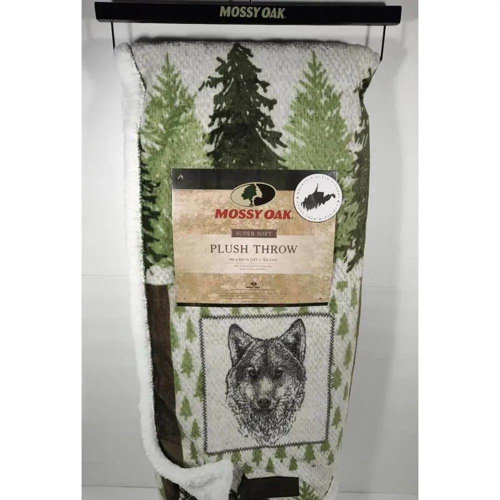 Mossy Oak Plush Reverse To Sherpa Throw 50X60 Forrest Buck Wolf Patch Pattern